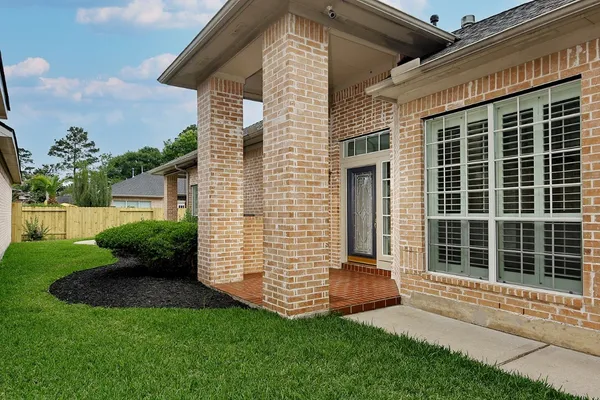 $3,800 | 15 Rockledge Drive, The Woodlands, TX 77382