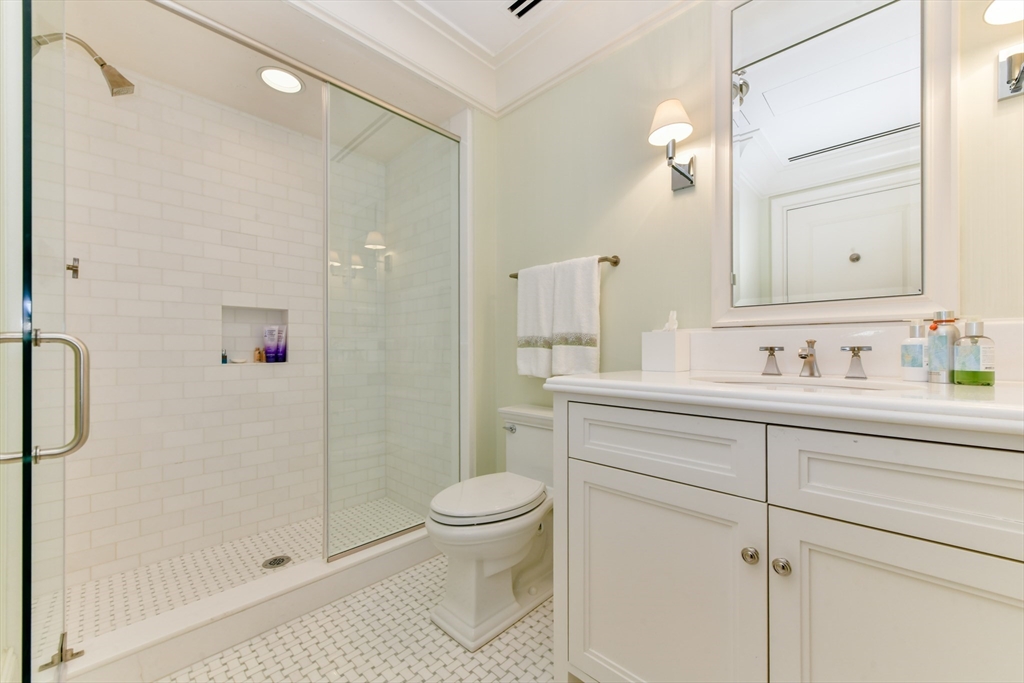 776 Boylston Street, Unit E9A Boston, MA 02199 - Photo 15 of 27