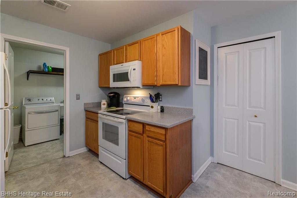 4149 Hampton Ridge Boulevard Howell, MI 48843 - Photo 15 of 33