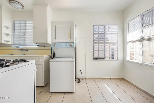 $1,900 | 412 Pioneer Drive, Glendale, CA 91203