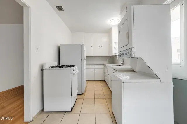 $1,900 | 412 Pioneer Drive, Glendale, CA 91203