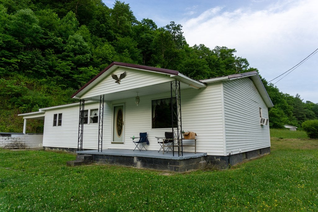 3659 Cranenest Road Vansant, VA 24656 - Photo 20 of 60 Gallery Image 20