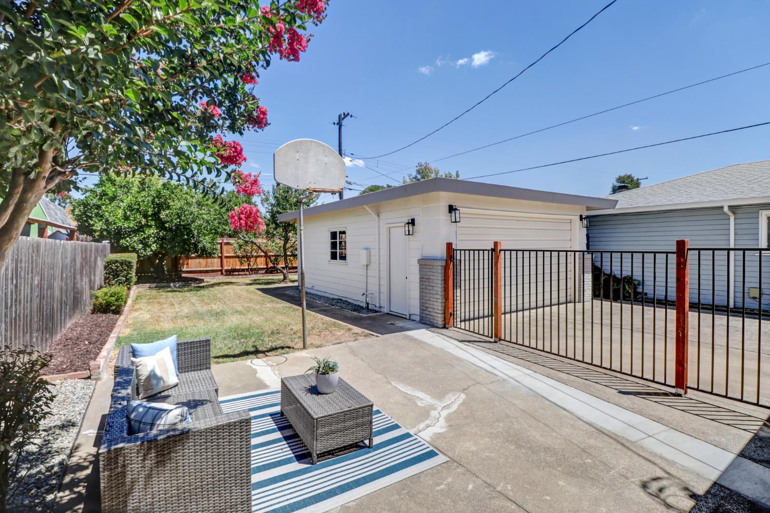 3819 Kroy Way Sacramento, CA 95820 - Photo 29 of 42
