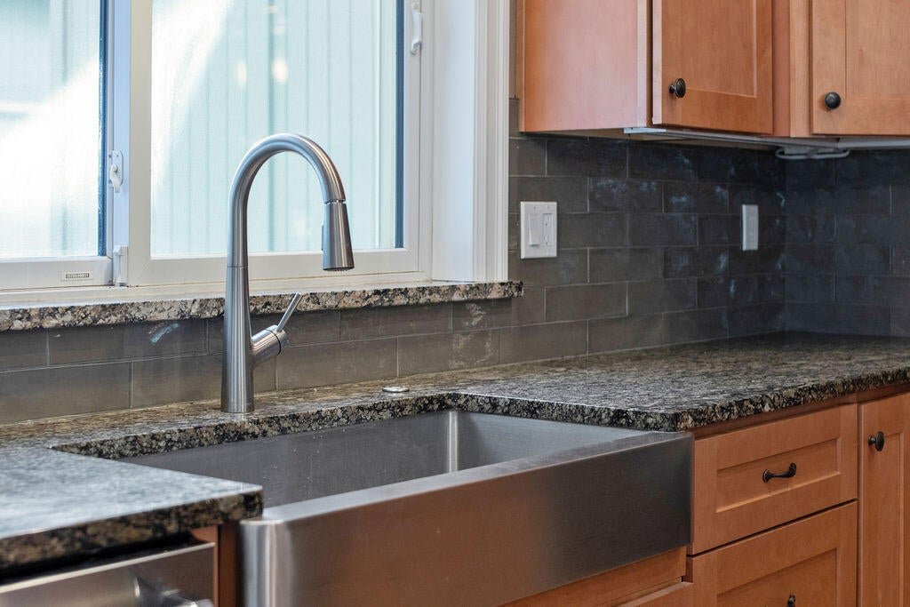 63620 Boyd Acres Road Bend, OR 97701 - Photo 5 of 53 Kitchen