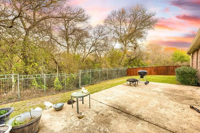 a house view with garden space