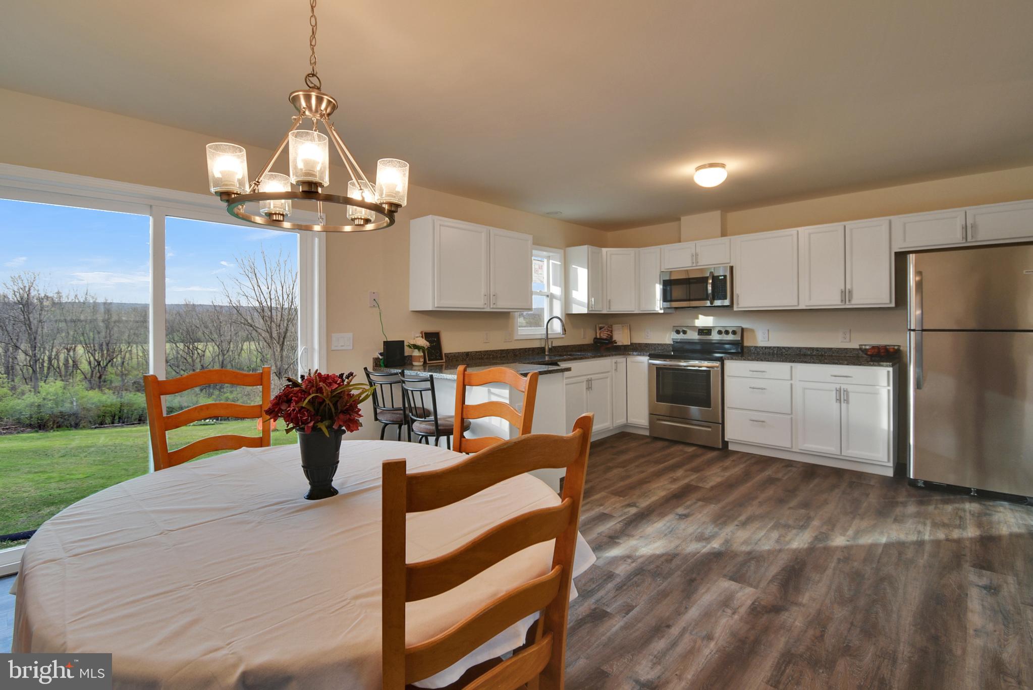 826 River Road Hamburg, PA 19526 - Photo 5 of 32 Dining room