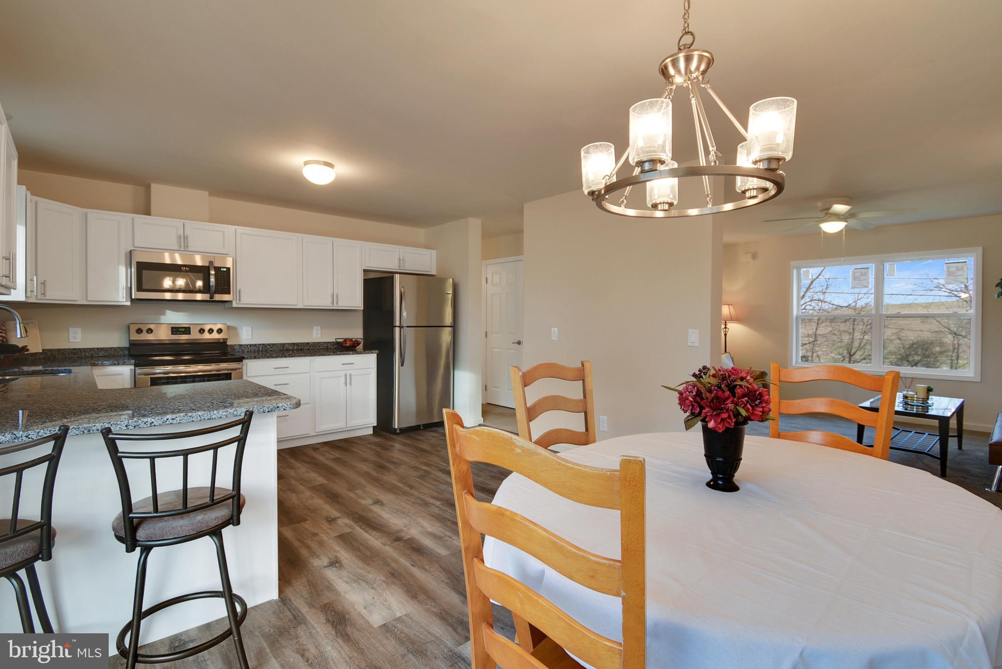 826 River Road Hamburg, PA 19526 - Photo 6 of 32 Dining room