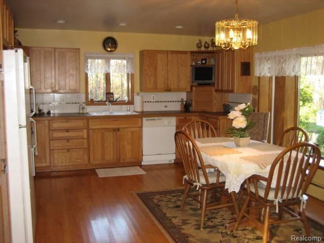 539 Golf Road Lapeer, MI 48446 - Photo 3 of 22 Kitchen