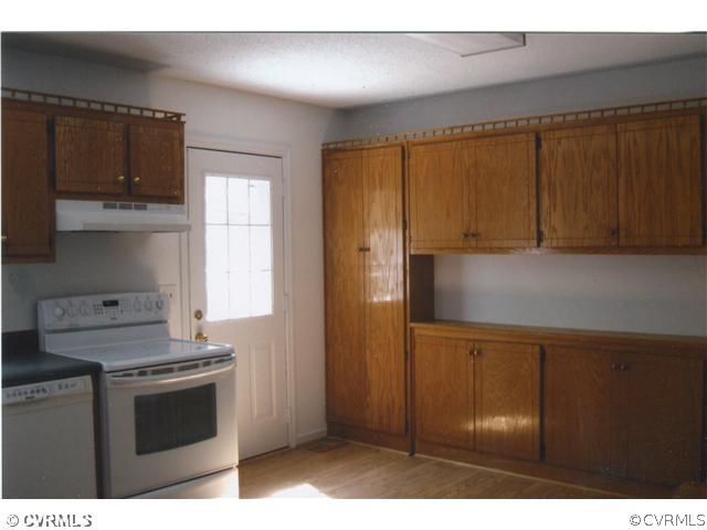 18739 Indian Road Petersburg, VA 23805 - Photo 4 of 10 Kitchen