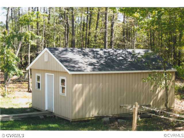 18739 Indian Road Petersburg, VA 23805 - Photo 7 of 10 Storage
