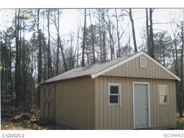 18739 Indian Road Petersburg, VA 23805 - Photo 8 of 10 Storage