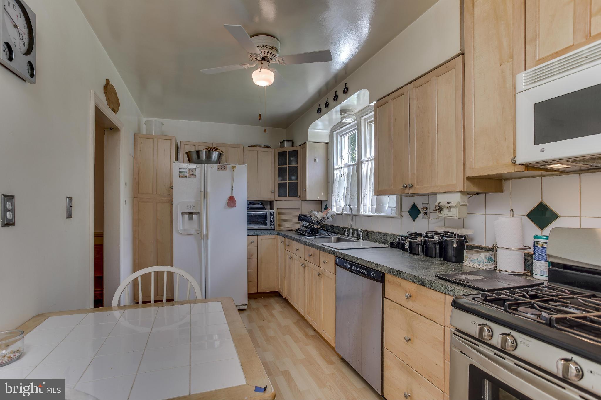 16 North Rolling Road Baltimore, MD 21228 - Photo 12 of 27 Kitchen