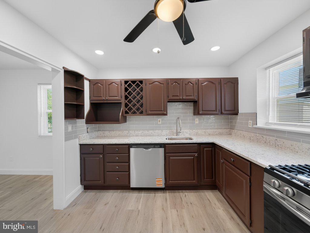 10402 Royalton Terrace Silver Spring, MD 20901 - Photo 16 of 31 kitchen