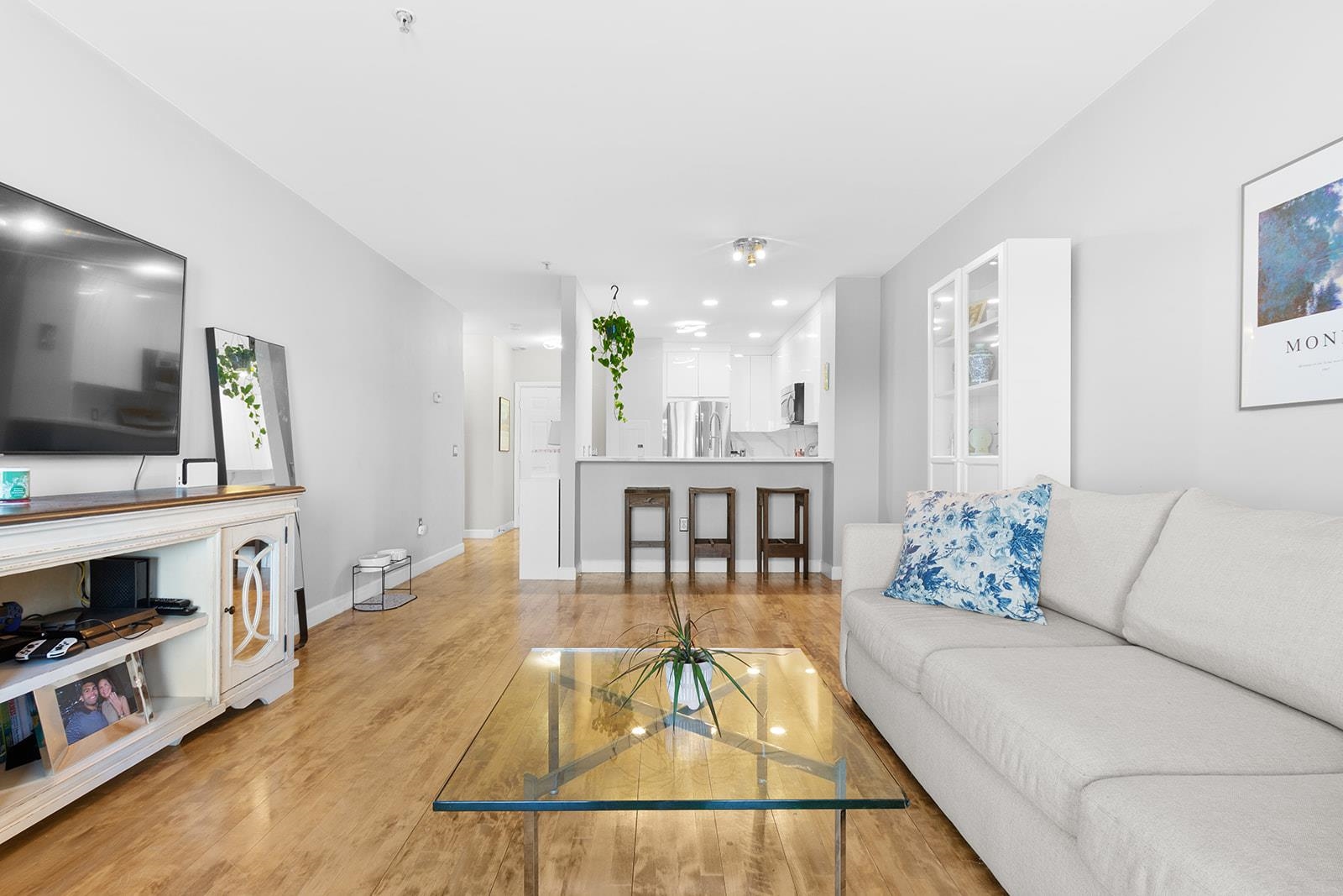 154 The Promenade, Unit 154 Edgewater, NJ 07020 - Photo 5 of 12 a living room with furniture and a flat screen tv