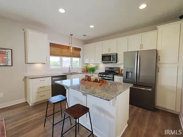 $379,800 | 1402 North Crossing Pass, Huntingburg, IN 47542