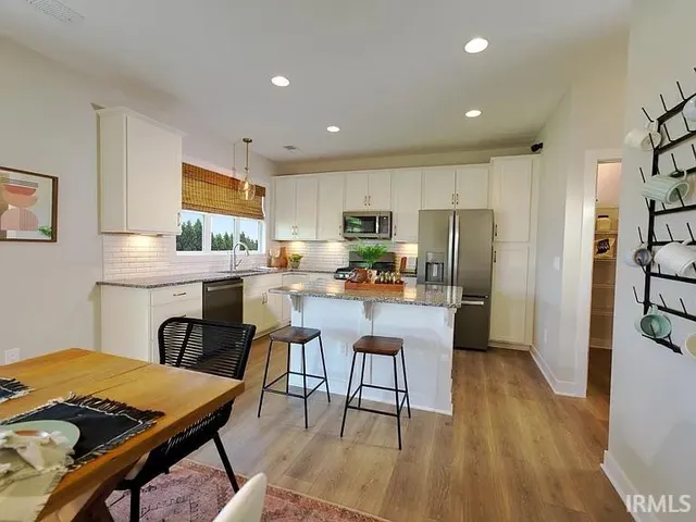 $379,800 | 1402 North Crossing Pass, Huntingburg, IN 47542