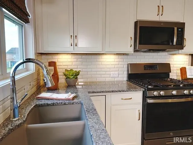 $379,800 | 1402 North Crossing Pass, Huntingburg, IN 47542