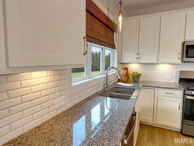 $379,800 | 1402 North Crossing Pass, Huntingburg, IN 47542