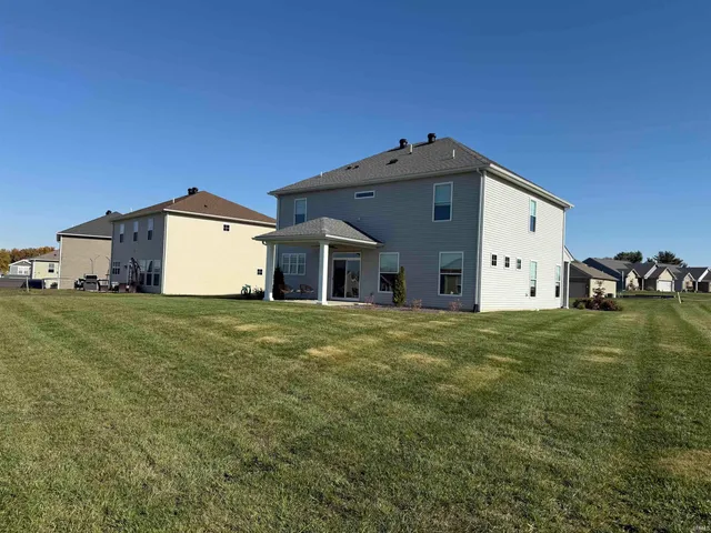 $379,800 | 1402 North Crossing Pass, Huntingburg, IN 47542