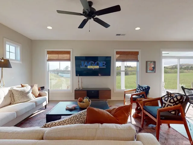 $379,800 | 1402 North Crossing Pass, Huntingburg, IN 47542