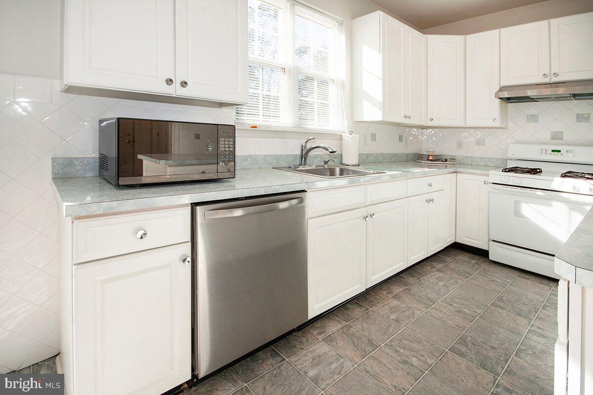 2 Ragan Ridge Road Sicklerville, NJ 08081 - Photo 6 of 59 Kitchen: Full Appliance Package
