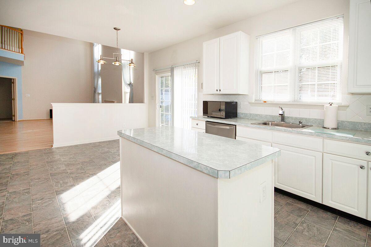 2 Ragan Ridge Road Sicklerville, NJ 08081 - Photo 8 of 59 Kitchen: Exposure to Family Room