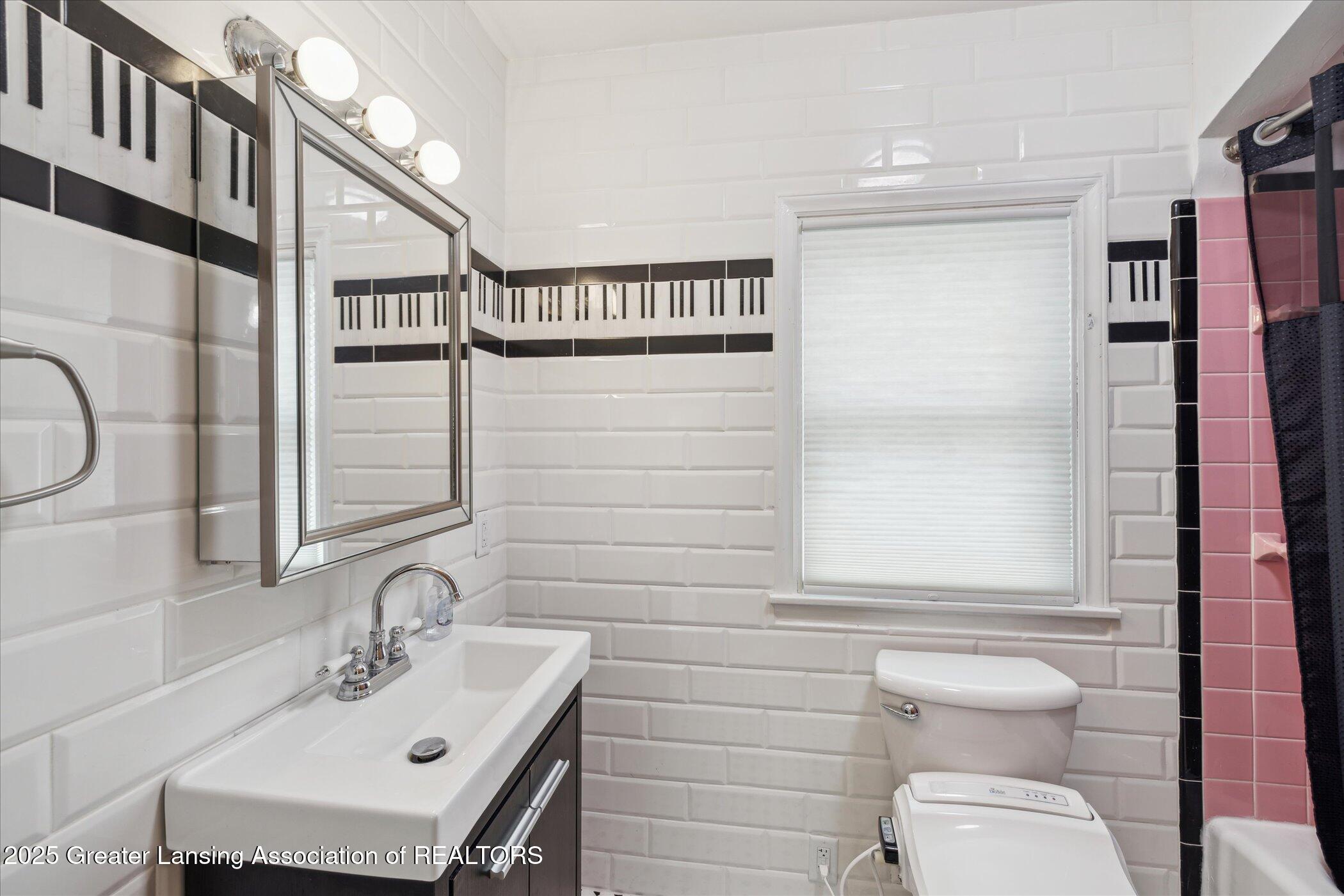 428 East Miller Road Lansing, MI 48911 - Photo 24 of 41 24-428-E-Miller-Rd-Lansing-MI-48911-Wind