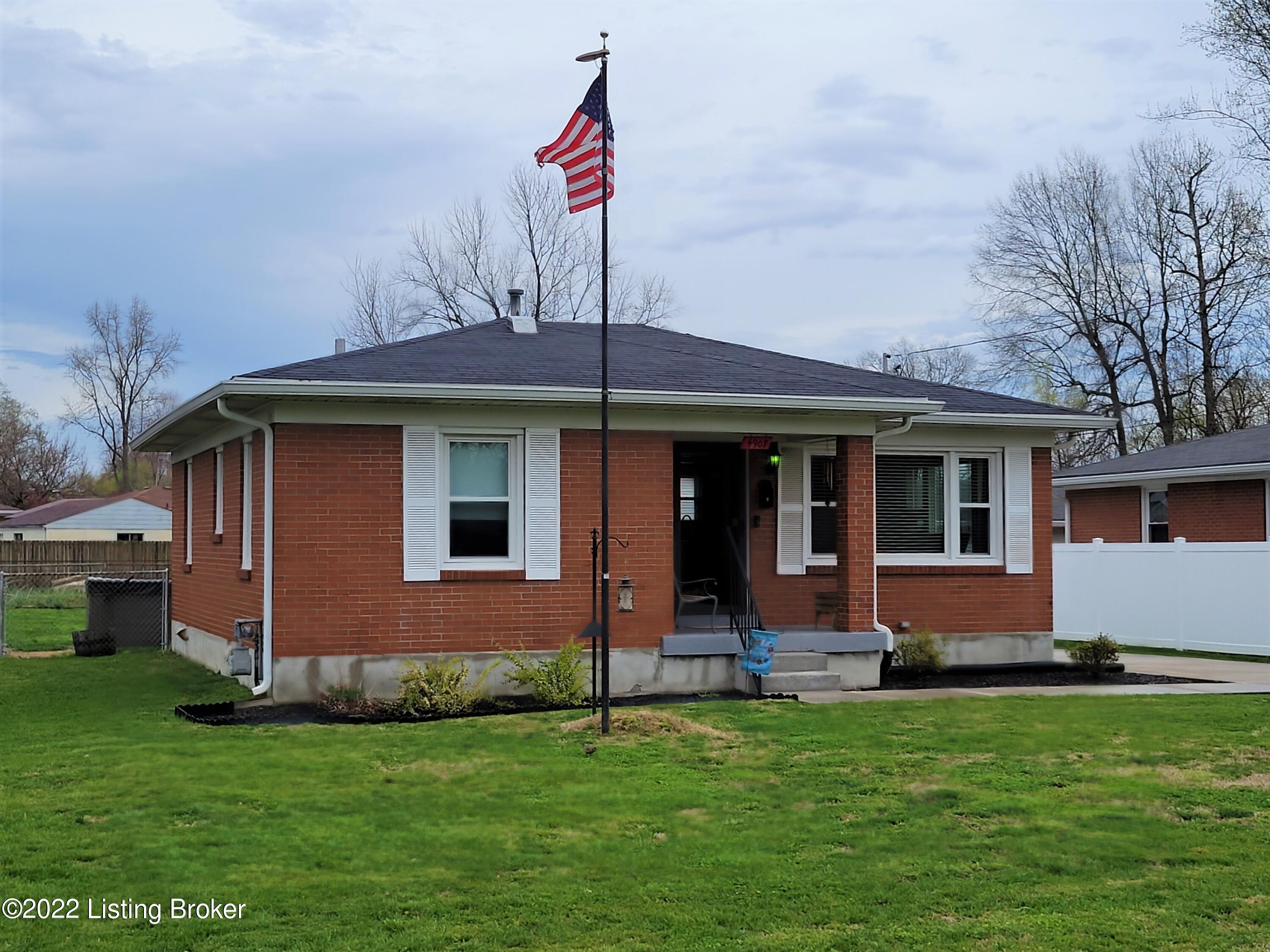 4907 Maryman Road Louisville, KY 40258 - Photo 2 of 42 Lovely inside & out