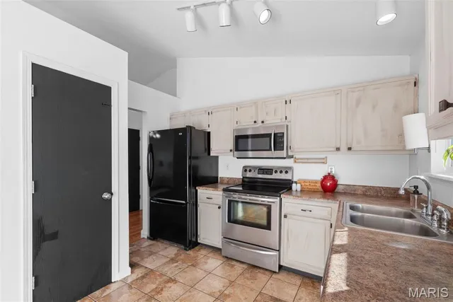 $292,900 | 2518 Waterfront Court, Imperial, MO 63052