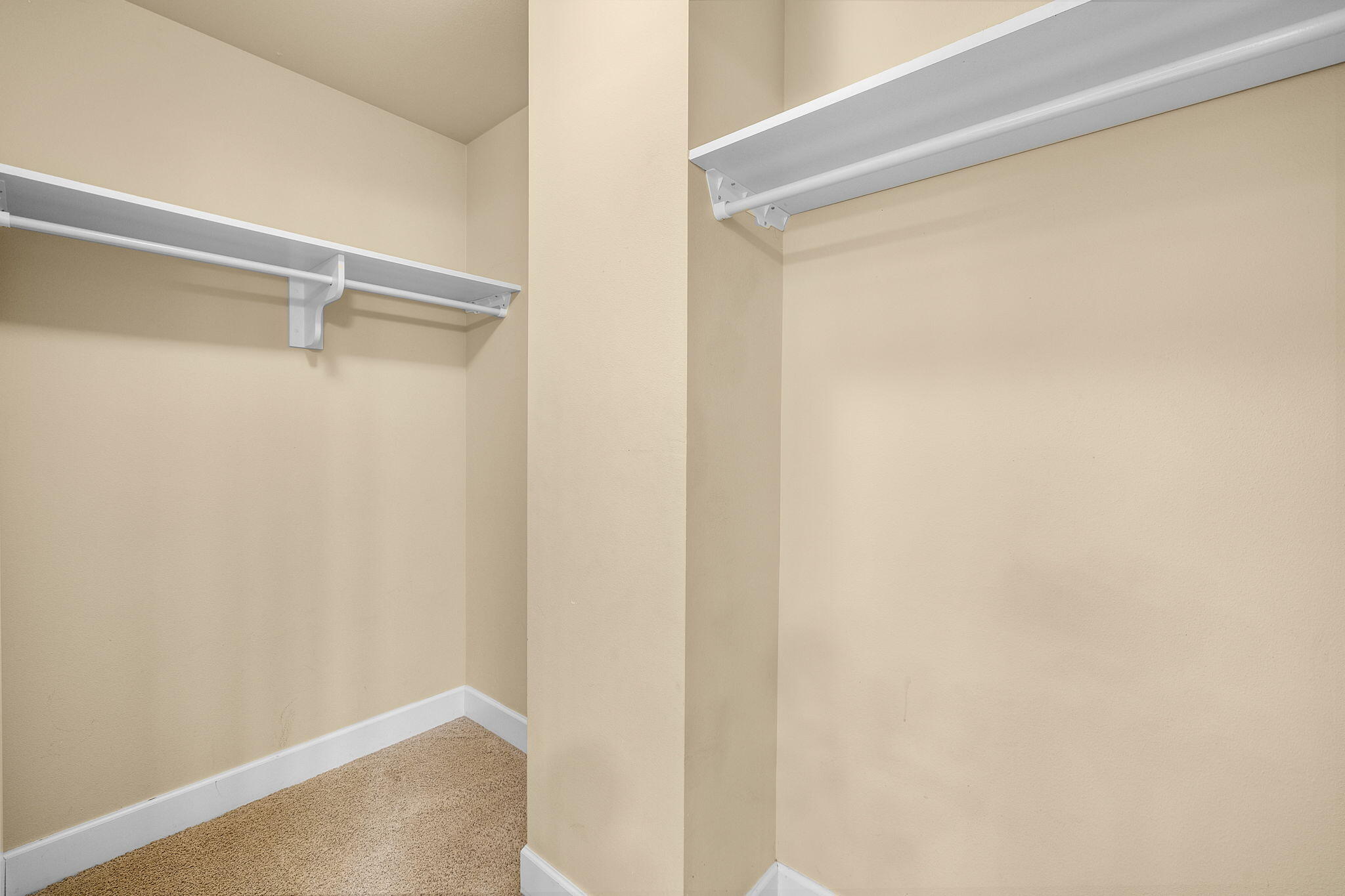 935 Southwest Chamberlain Street Bend, OR 97702 - Photo 22 of 33 Walk-in closet