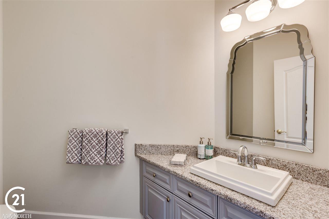 1903 Blue Grass Drive Rochester, MI 48306 - Photo 21 of 43 31315025-20.JPG