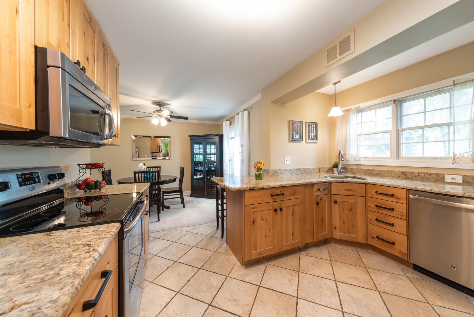 1096 Greenridge Road Buffalo Grove, IL 60089 - Photo 3 of 14