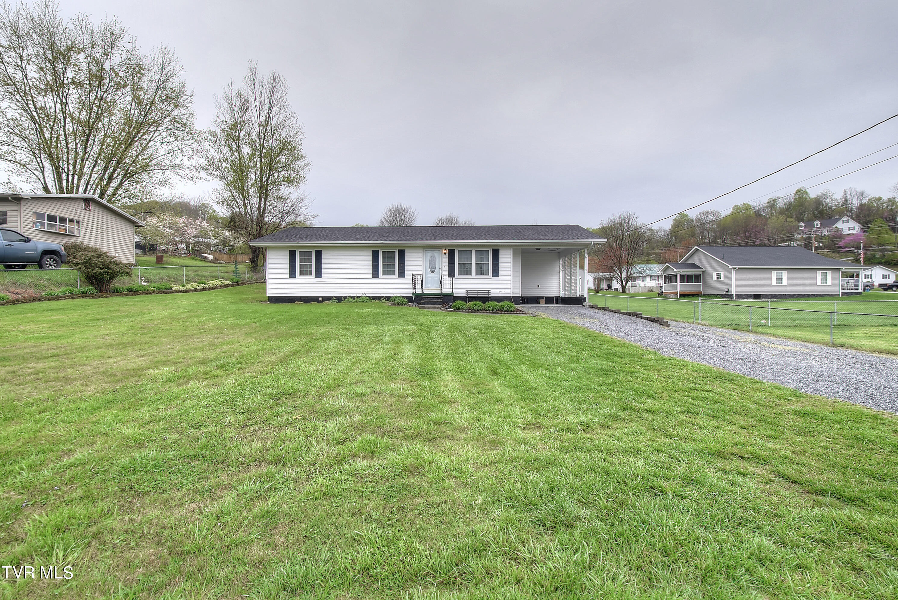 8 Sims Hill Road Elizabethton, TN 37643 - Photo 3 of 37 3