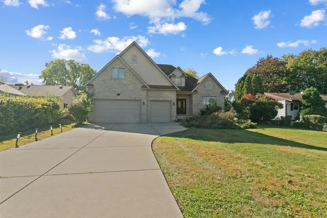 $874,999 | 15 W 749 79th Street, Burr Ridge, IL 60527