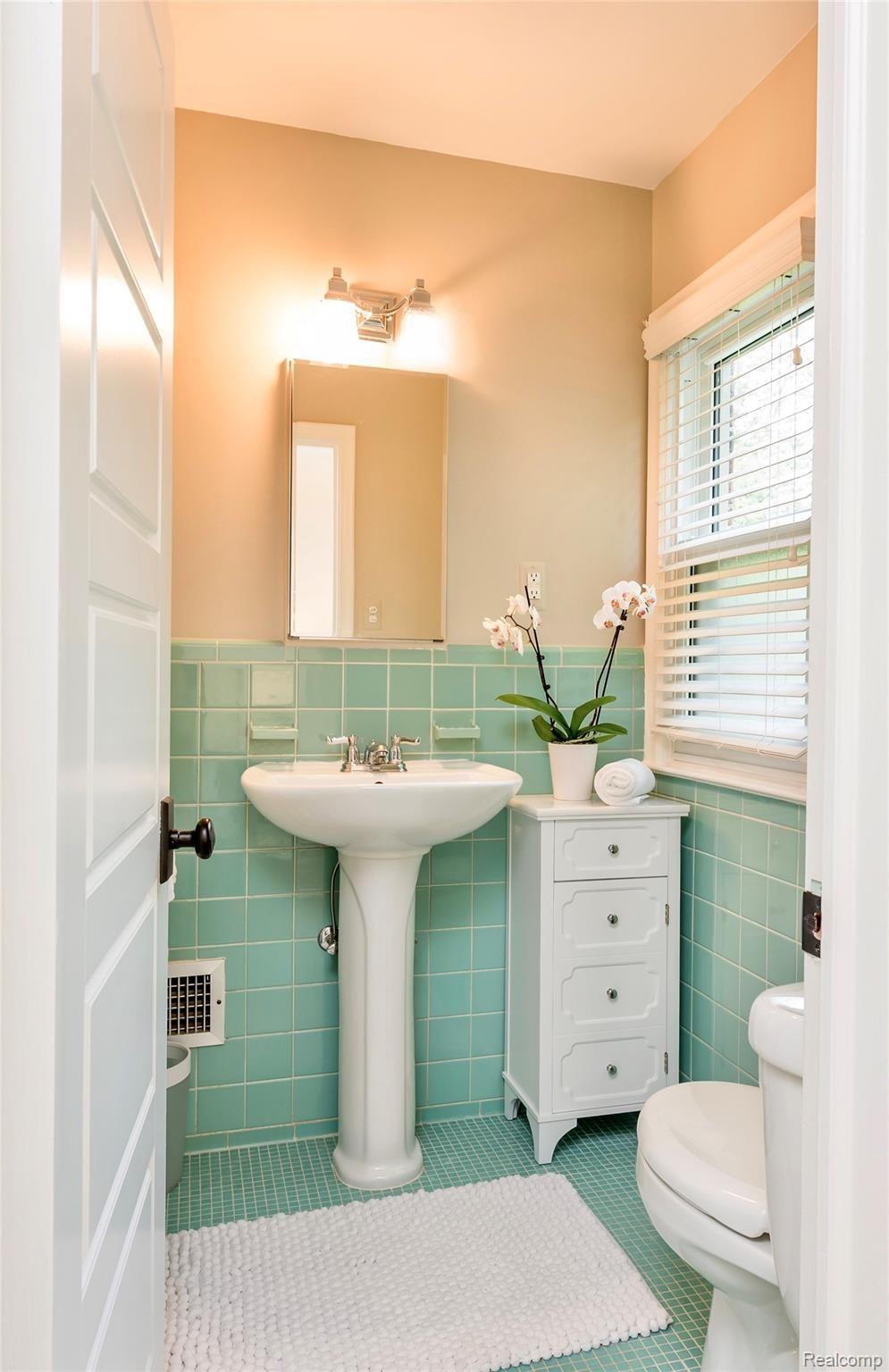 470 Lahser Road Bloomfield Hills, MI 48301 - Photo 11 of 26 Master Bath
