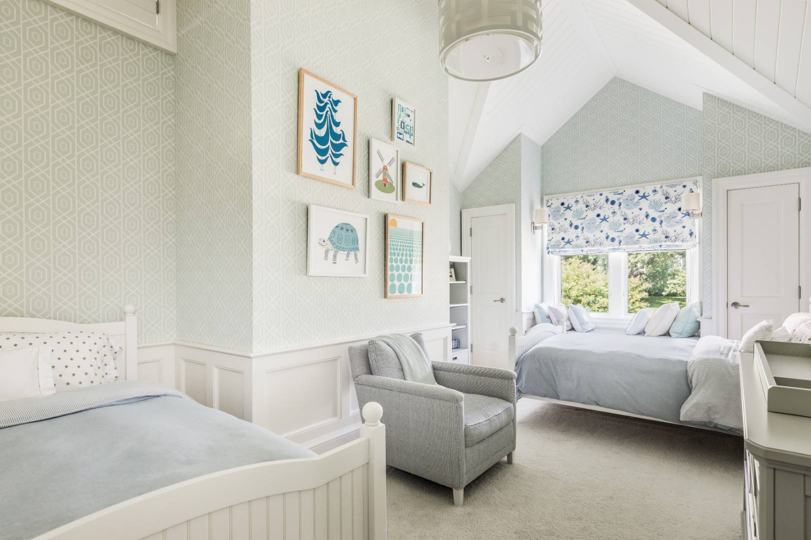 95 Egypt Lane East Hampton, NY 11937 - Photo 23 of 37 a bedroom with a bed and a couch