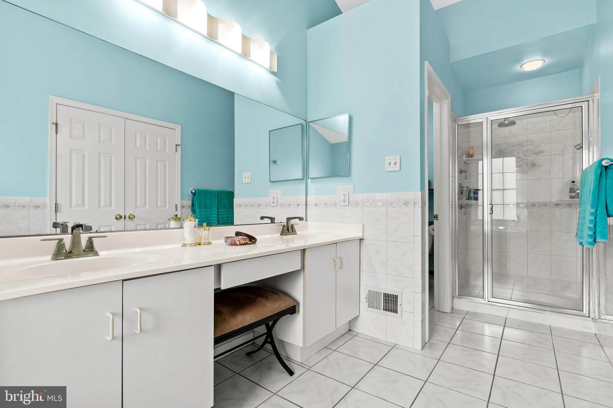 37 Tomahawk Drive Burlington, NJ 08016 - Photo 23 of 50 Double Vanity