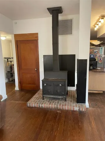 a view of livingroom with furniture