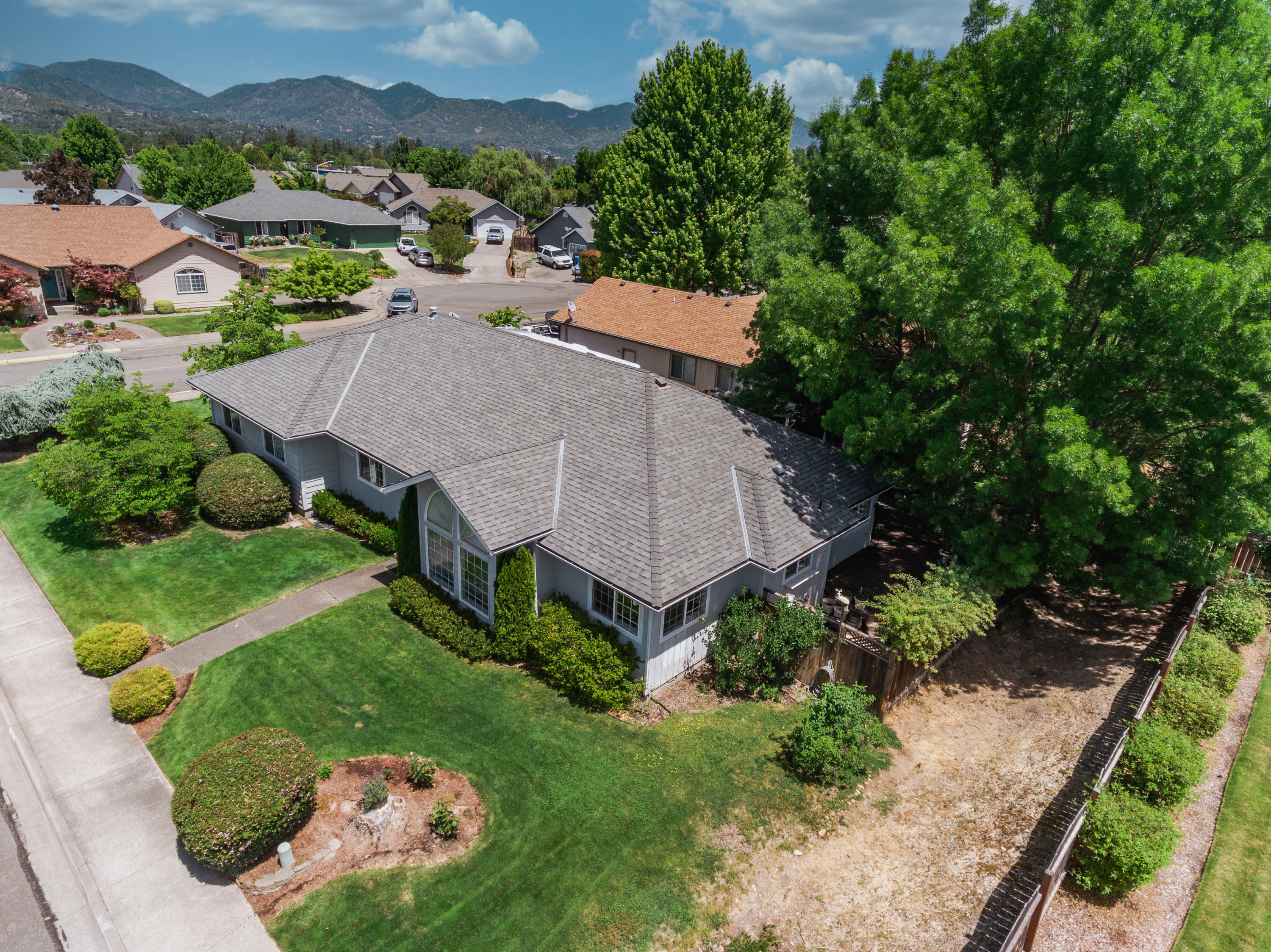 1819 West Harbeck Road Grants Pass, OR 97527 - Photo 3 of 21 Web-14