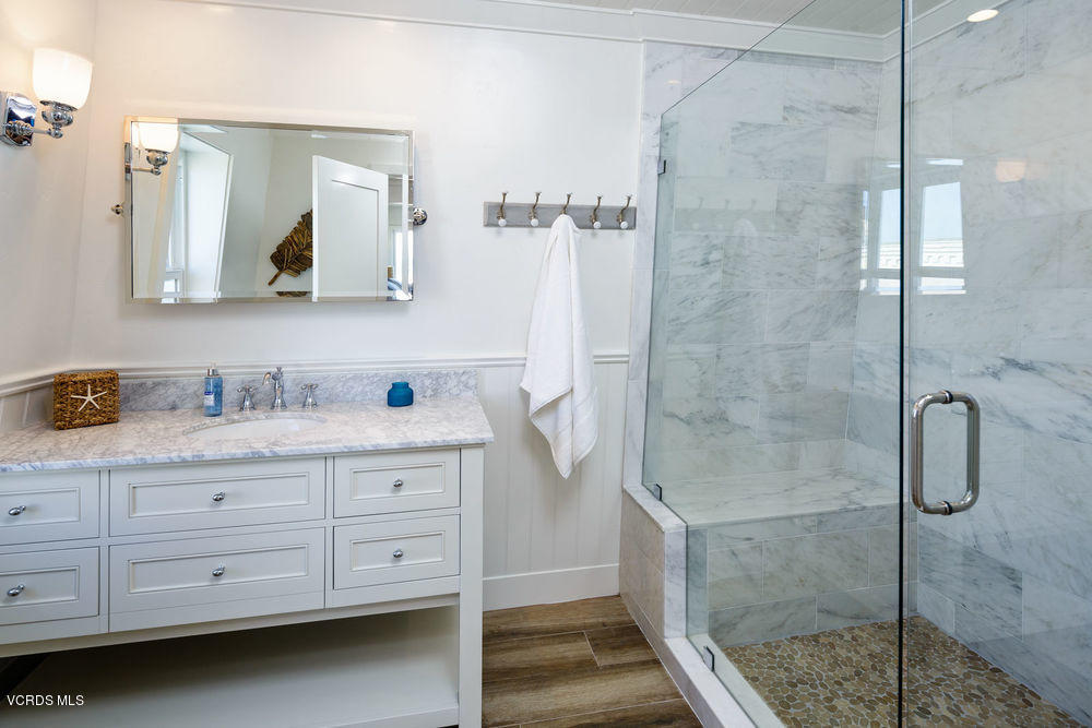 3445 Ocean Drive Oxnard, CA 93035 - Photo 20 of 25 16master_bathchad_jones