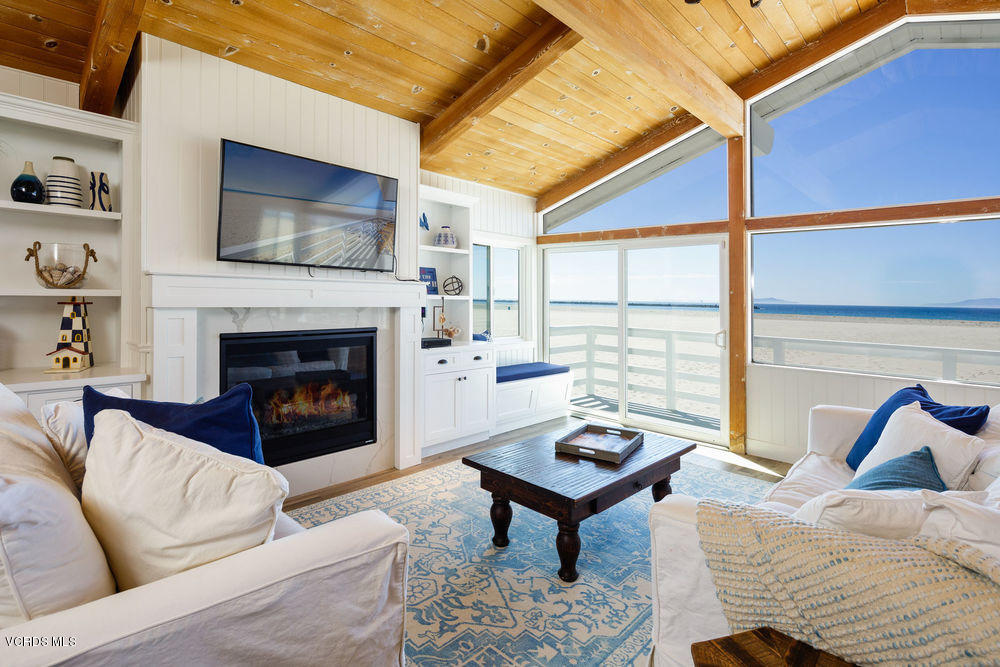 3445 Ocean Drive Oxnard, CA 93035 - Photo 5 of 25 4family_roomchad_jones