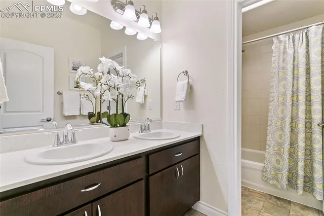 a view of a livingroom and a kitchen