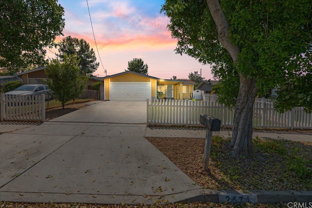 2574 Tenth Street Riverside, CA 92507 - Photo 1 of 32