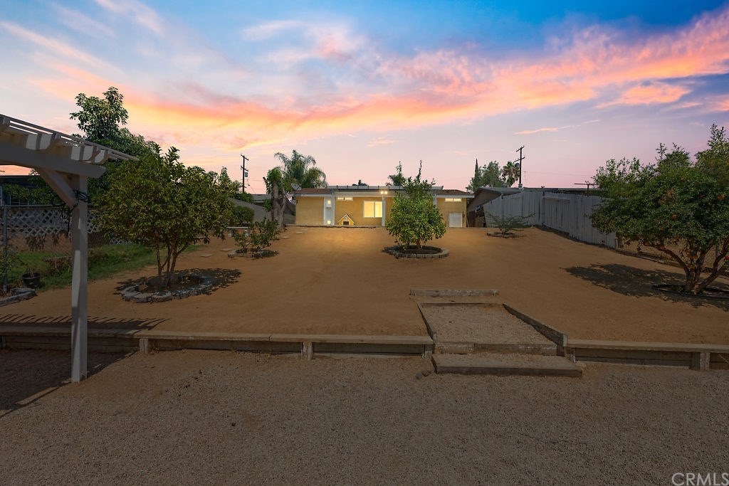 2574 Tenth Street Riverside, CA 92507 - Photo 2 of 32