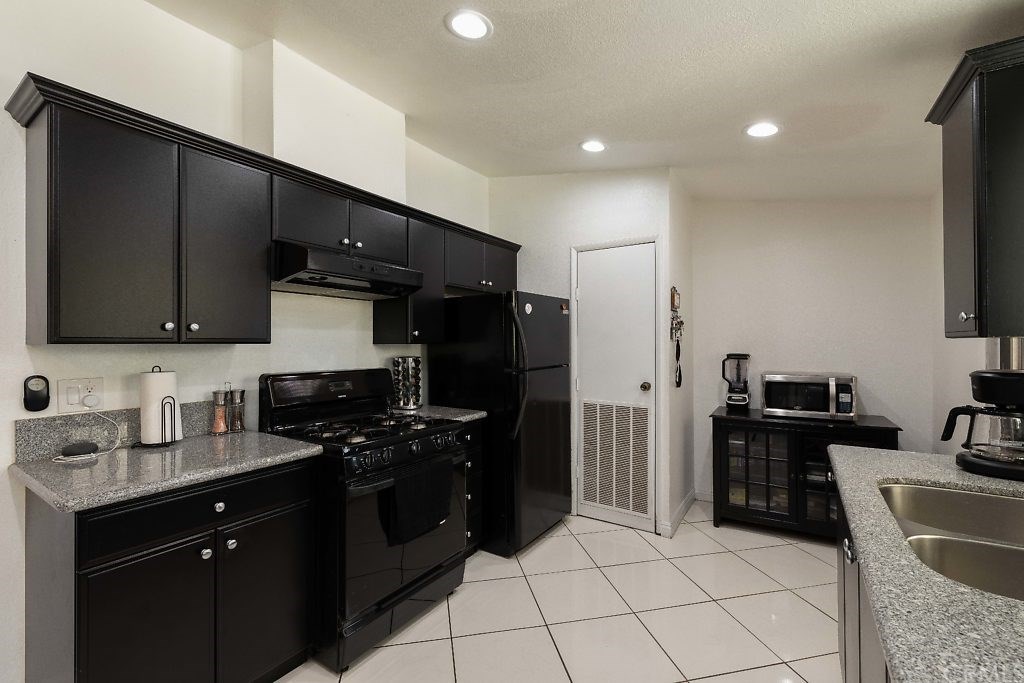 2574 Tenth Street Riverside, CA 92507 - Photo 11 of 32