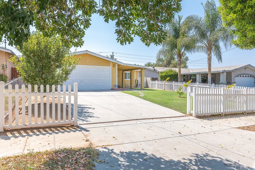2574 Tenth Street Riverside, CA 92507 - Photo 4 of 32