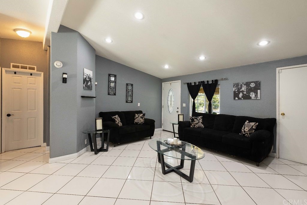 2574 Tenth Street Riverside, CA 92507 - Photo 7 of 32