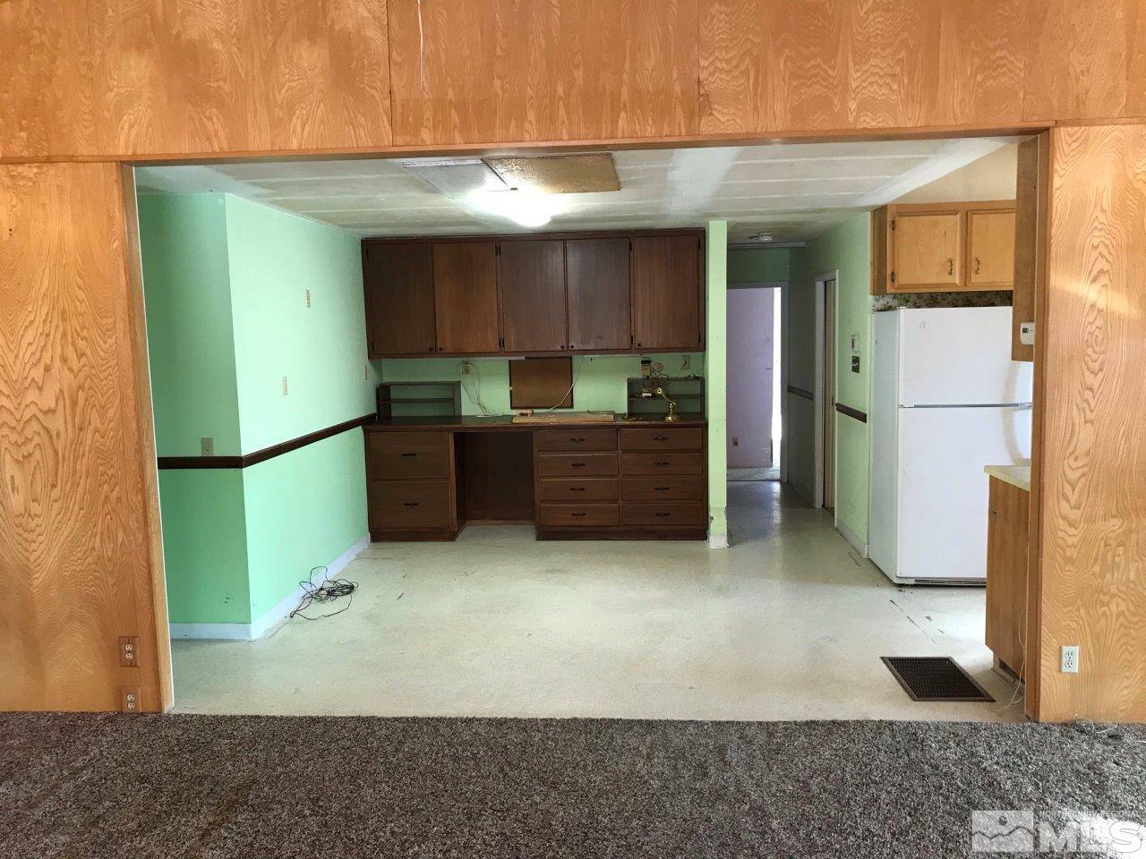 30 Greenstone Circle Reno, NV 89512 - Photo 12 of 34 a view of kitchen with refrigerator and tub
