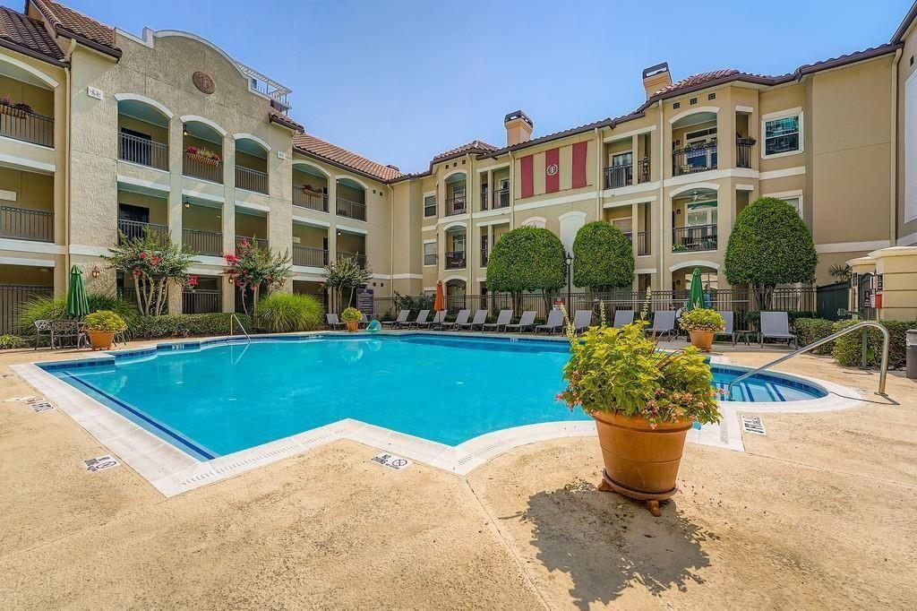 955 Juniper Street Northeast, Unit 4127 Atlanta, GA 30309 - Photo 3 of 29 a house view with a outdoor space