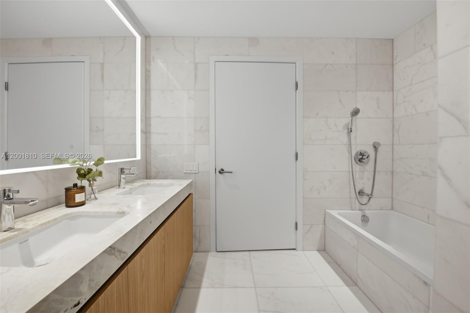 500 Alton Road, Unit 1402 Miami Beach, FL 33139 - Photo 11 of 16